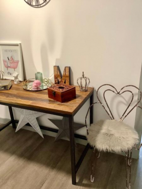The Roscoe Boutique Apartment